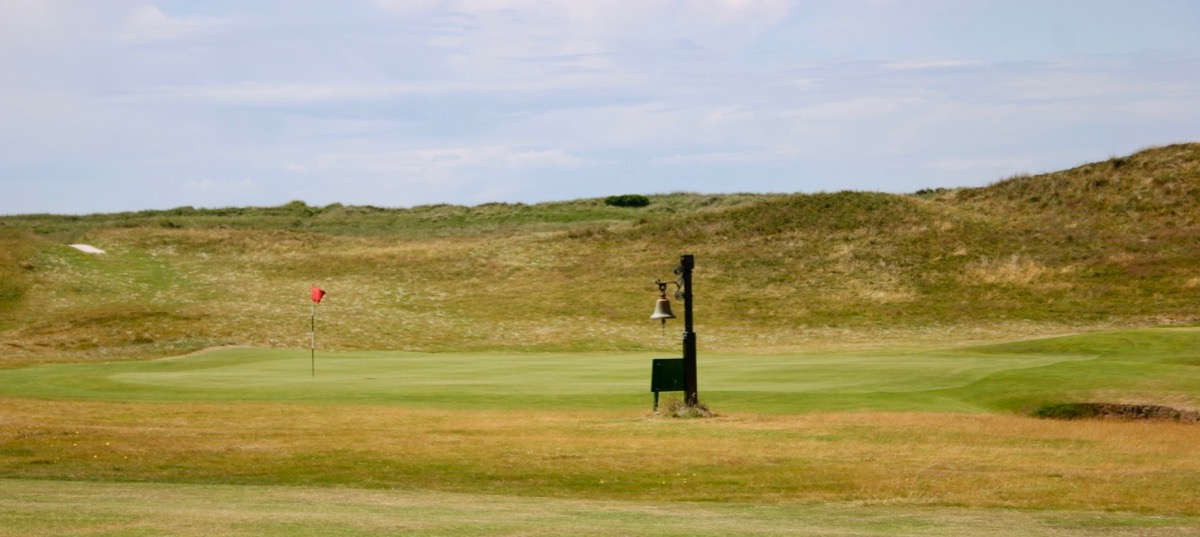 Prestwick GC- hole 5: 'ring the bell!'