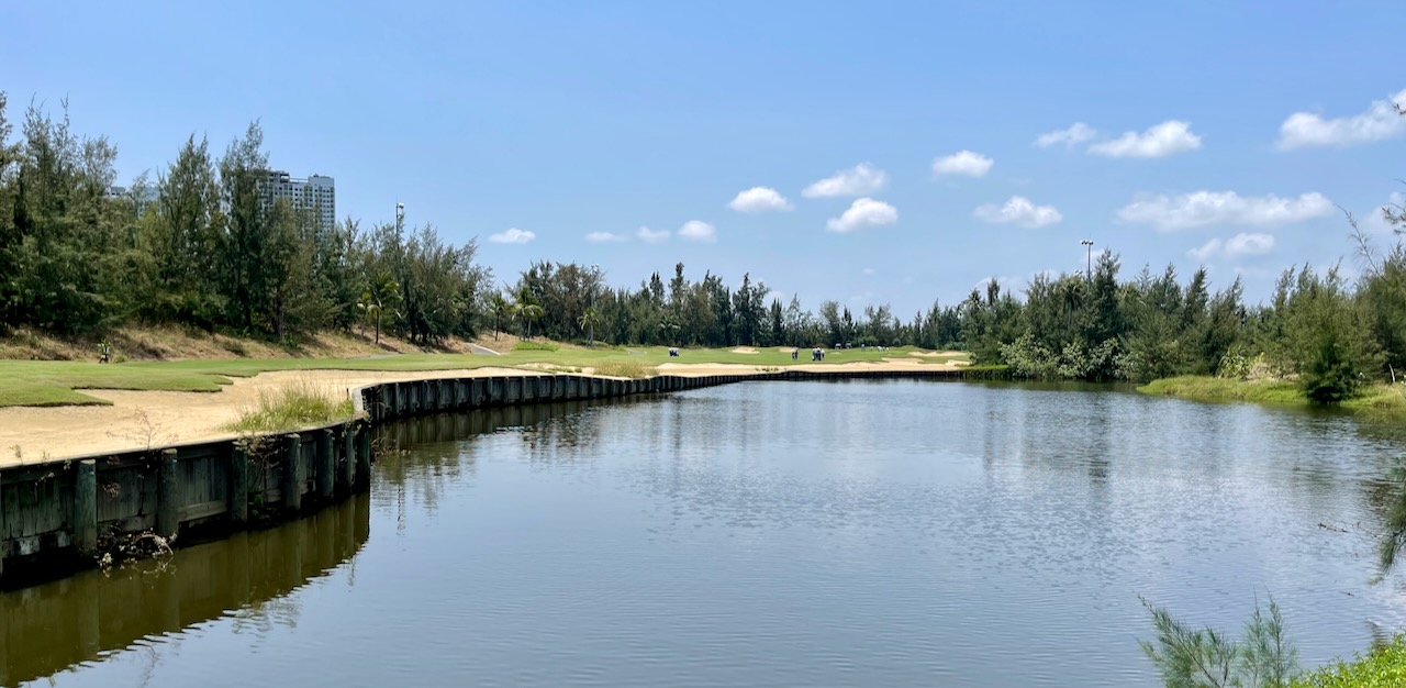 BRG Danang Golf Resort- Nicklaus Course, hole 1
